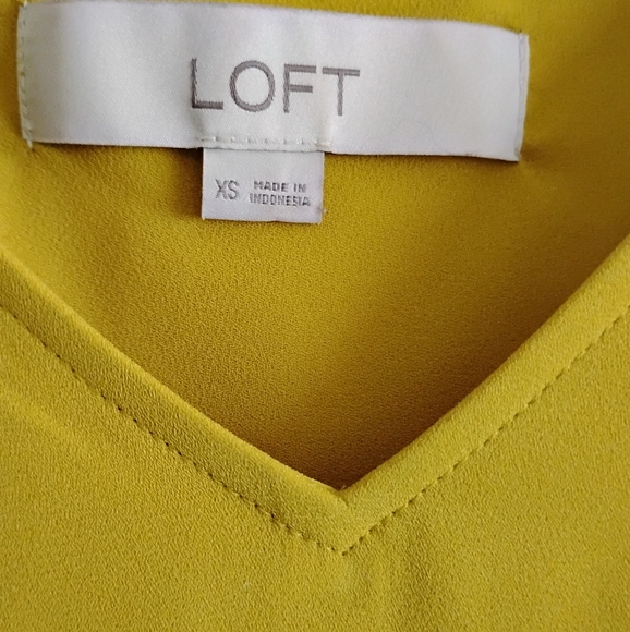 Smock Trim Shell Top - Picture 2 of 7